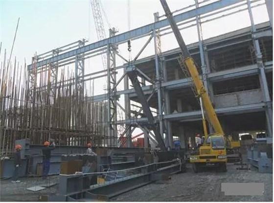 二,厂房钢结构吊装工艺    虽然建筑业中多采用钢筋混凝土框架结构